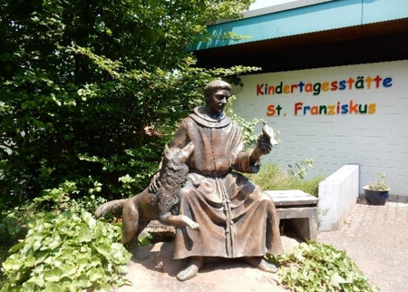 Kindertagesstätte St. Franziskus in Dahn-Bronzefigur